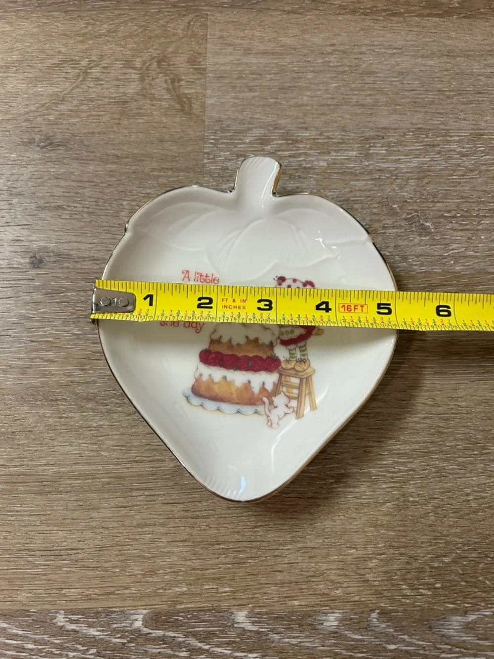 Strawberry Shortcake Porcelain Trinket Dish - Picture 3 of 4